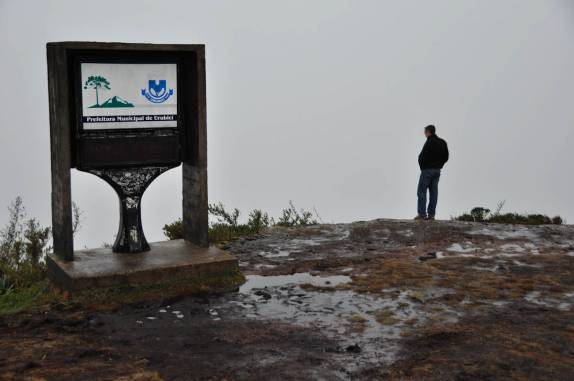 Observando a Pedra Furada com a visão infravermelha, no alto do Morro da Igreja, ponto mais alto da região sul do país (em Urubici - SC)
